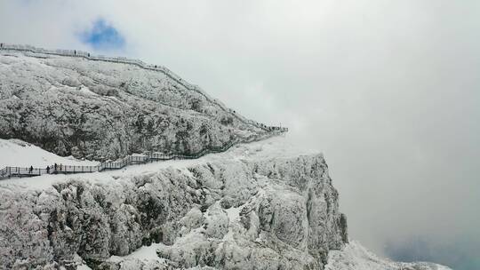 航拍雪山雪景