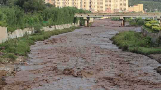 实拍暴雨后洪水 山洪  泥石流