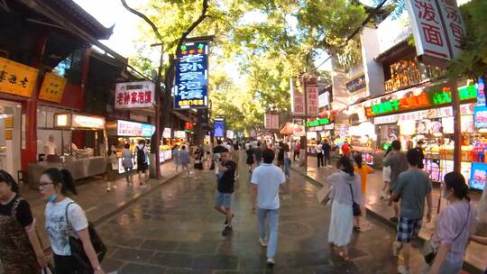 移动延时第一视角穿梭西安鼓楼至回民街