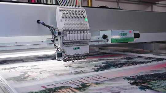 非遗民俗文化生产流水线机器刺绣作业场景