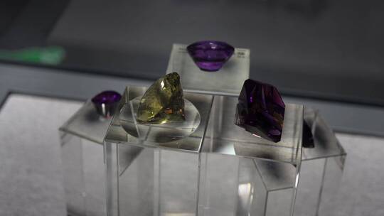 蓝宝石红宝石琥珀蜜蜡珠宝