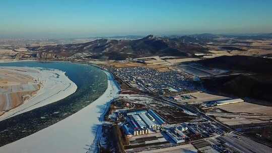 航拍雪后敖其湾松花江风光