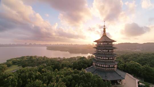 航拍杭州夕阳西湖风景区雷峰塔