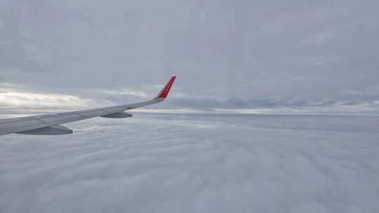 成都航空飞机窗外的云景风光