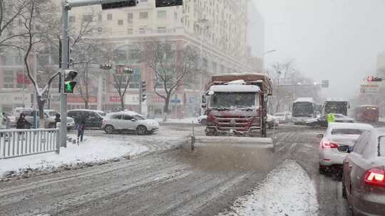 雪中交通清雪车滚刷清雪