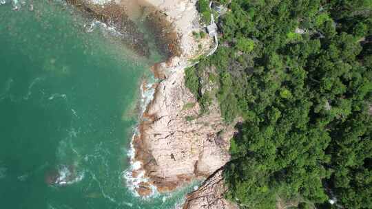 4K海浪礁石浪花海浪自然绿色海洋航拍视频