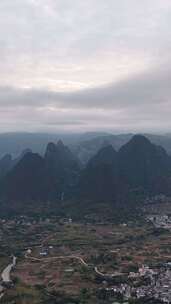 竖版航拍桂林阳朔兴坪山川清晨日出迷雾