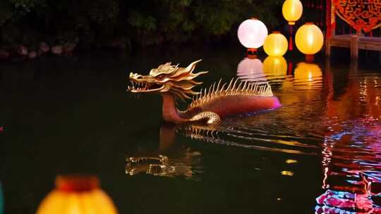 水中龙形花灯夜景