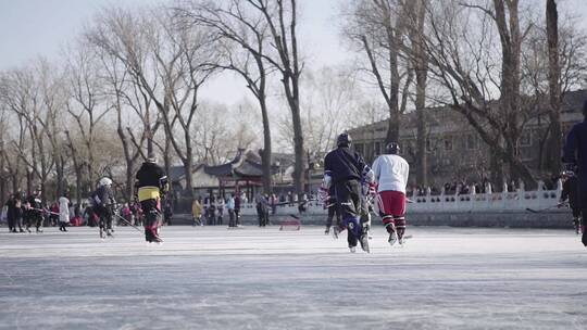 北京什刹海-冰上曲棍球视频素材模板下载