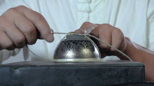 手工艺视频手工匠人锔艺麻线捆扎银圈