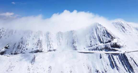 航拍云雾缭绕的川西雪山夹金山美丽风景