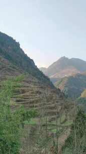 大山深处的冬日山区山村风光