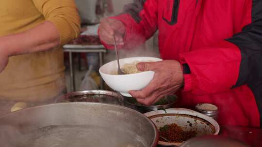 制作潮汕早餐汤面卤面