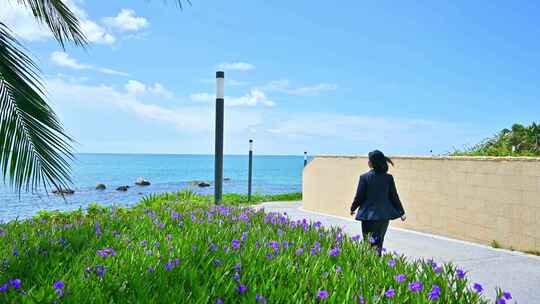 海南三亚天空海洋椰林鲜花小道唯美慢镜头