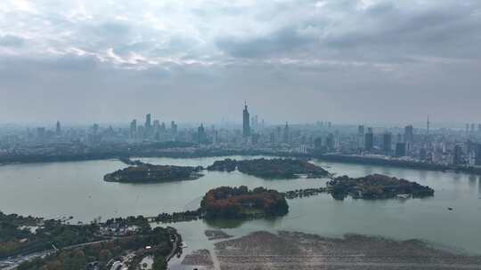 南京玄武湖紫峰大厦新街口