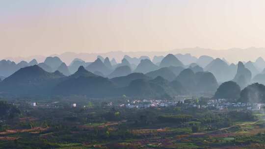 桂林喀斯特地貌群山