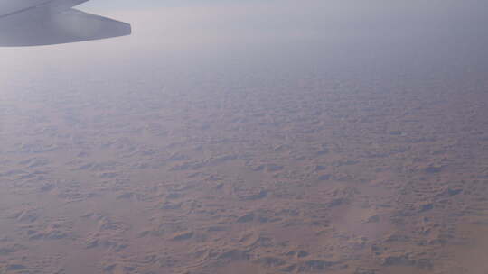 飞机上看沙漠