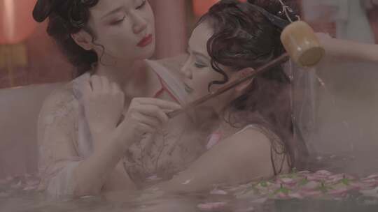 【4K50帧】古装美女古代女子在浴池沐浴