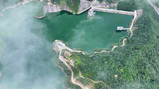 水库建设航拍云雾海青山绿水河湖水利生态