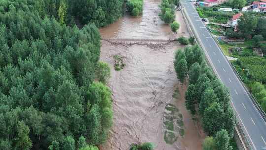 实拍暴雨后洪水 山洪  泥石流