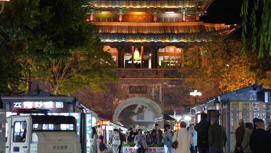 大理大理古城夜景夜市繁华热闹城市视频素材模板下载