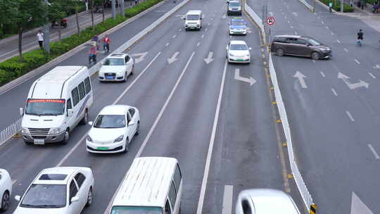 昆明道路繁忙交通车流