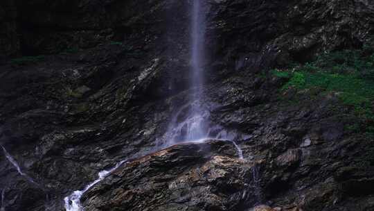 森林高山流水瀑布山水自然风景山峰岩石流水