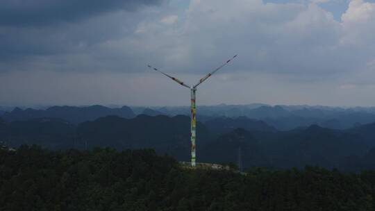 航拍广西天等山顶彩绘风机视频素材模板下载