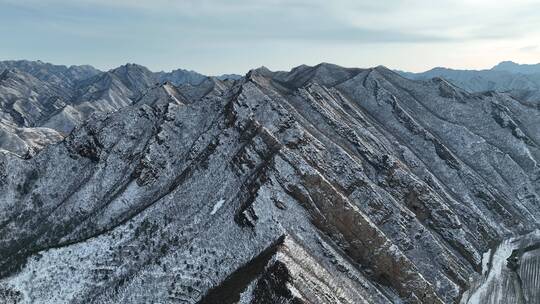 雪山 崇山峻岭