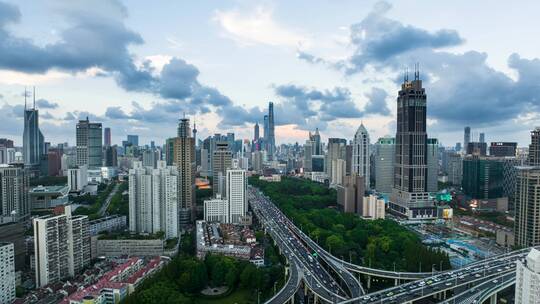 上海延安路高架望向陆家嘴