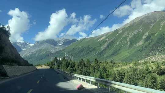 川藏线然乌湖风景，开车第一视角画面