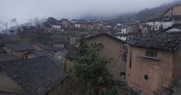 安徽阳产土楼山村云雾缭绕远景