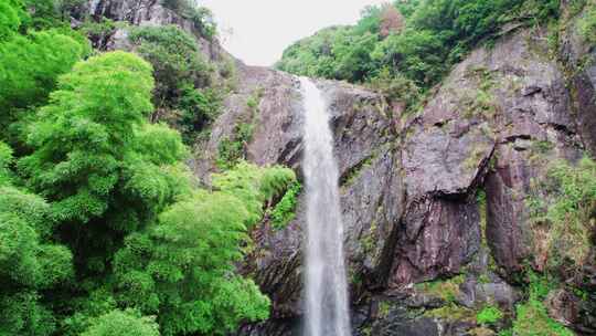 浙江宁波宁海雁苍山瀑布风景航拍