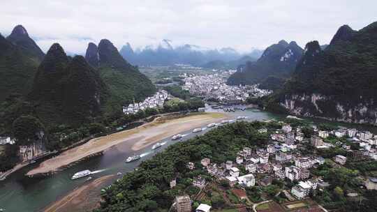 桂林山水烟雨漓江兴坪古镇航拍风光4K