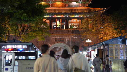 大理大理古城夜景夜市繁华热闹城市