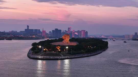 长沙红色景区橘子洲雕像蓝调夜景城市