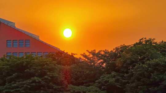 东莞松山湖航拍夕阳中的松山湖落日