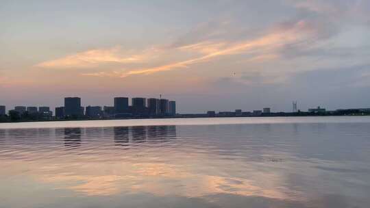 城市河流水面