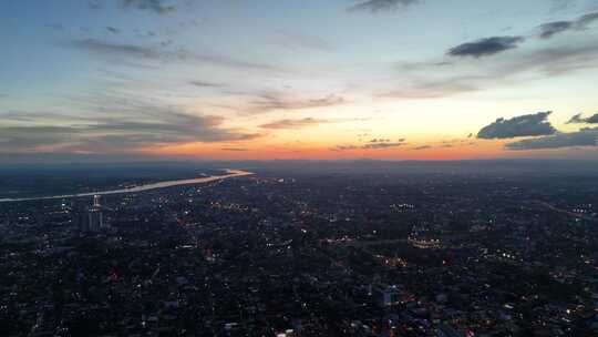 4K航拍夕阳下老挝首都万象城市风光