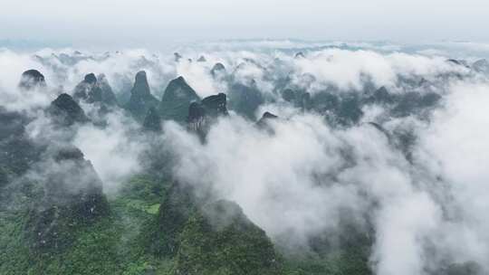 航拍桂林云海下的山峰