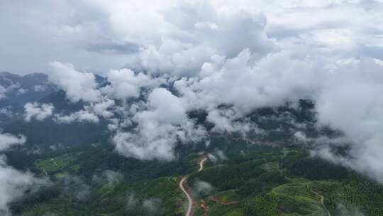 乡农村清晨炊烟袅袅山间晨雾写意生活大山