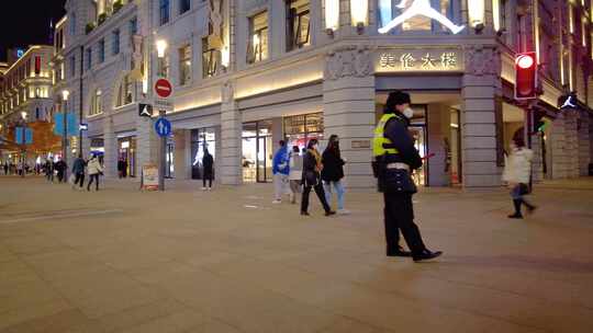 上海外滩夜晚南京路步行街夜景人流视频素材