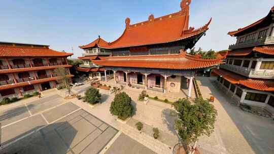 穿越机航拍扬州高旻寺鸽子群寺庙建筑