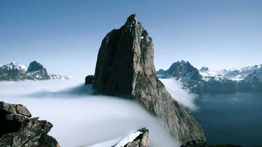 山脉 山峰 雪山 高山 云层