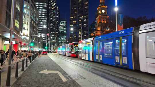 车水马龙人来人往的国外城市街景