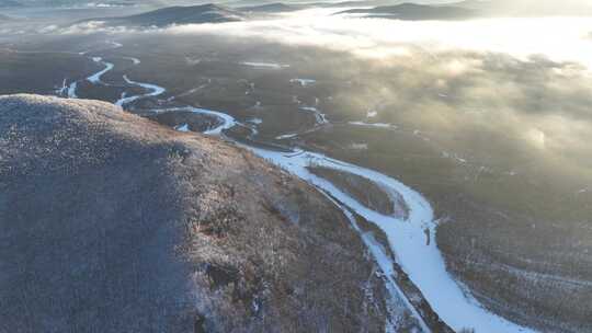 航拍冷空气迷漫的林海雪原