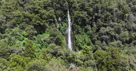 航拍新西兰霍基蒂卡瀑布风光