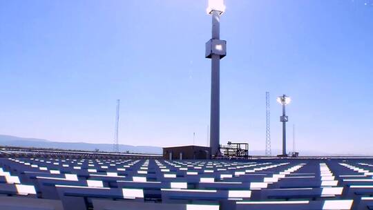 沙漠中的大型太阳能电池阵列