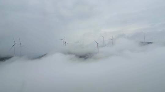 航拍穿云海清洁能源风力发电风车