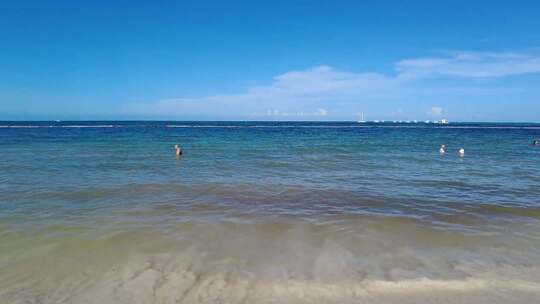 航拍蓝天大海海浪风景